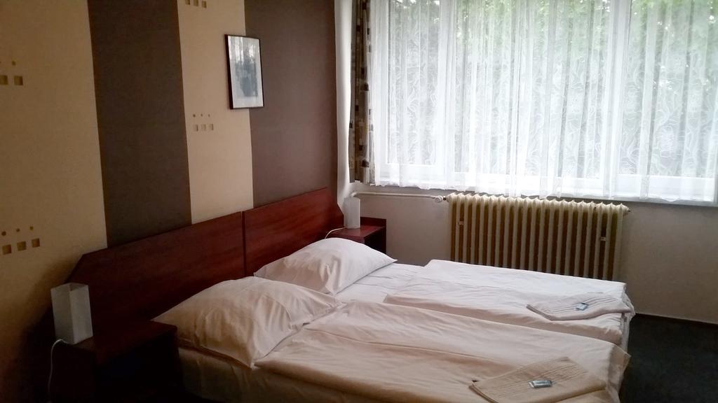 Hotel Zimni Stadion Náchod Стая снимка